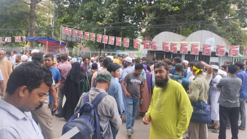 ১৮তম শিক্ষক নিবন্ধনের সনদের দাবিতে শাহবাগে মহাসমাবেশ