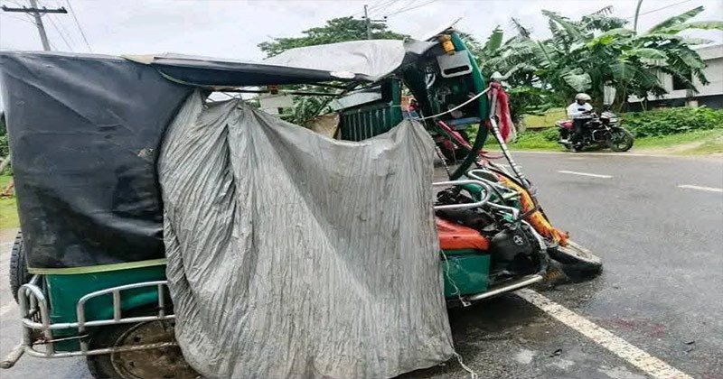 ময়মনসিংহের গফরগাঁওয়ে ট্রাক-অটো সংঘর্ষে নিহত ২