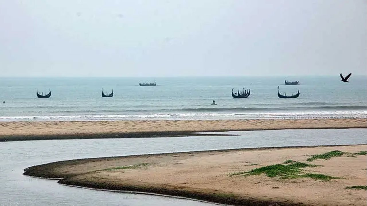 কক্সবাজারের হিমছড়ি সৈকতে গোসলে নেমে চবির নিখোঁজ ৩ ছাত্রের একজনের মরদেহ উদ্ধার, নিখোঁজ ২