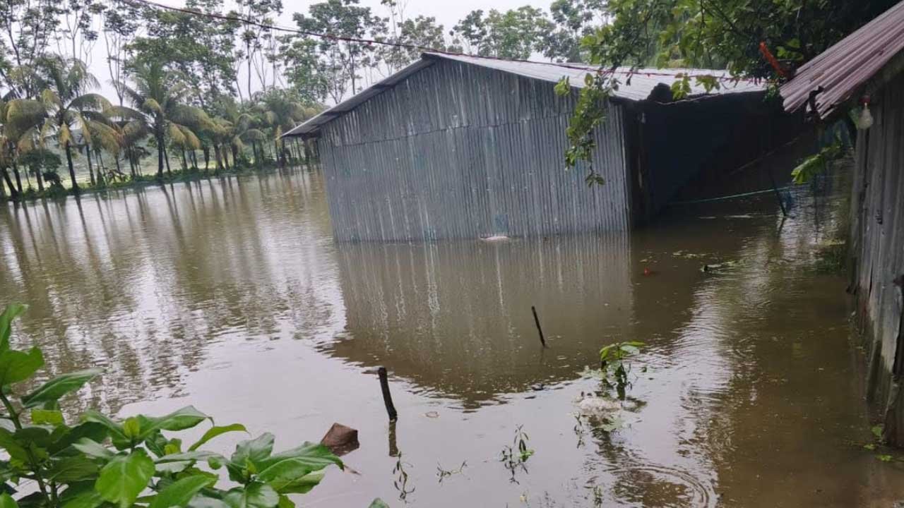 মহুরী নদীর পানি বাড়তে থাকায় নোয়াখালীতে বন্যার আশঙ্কা