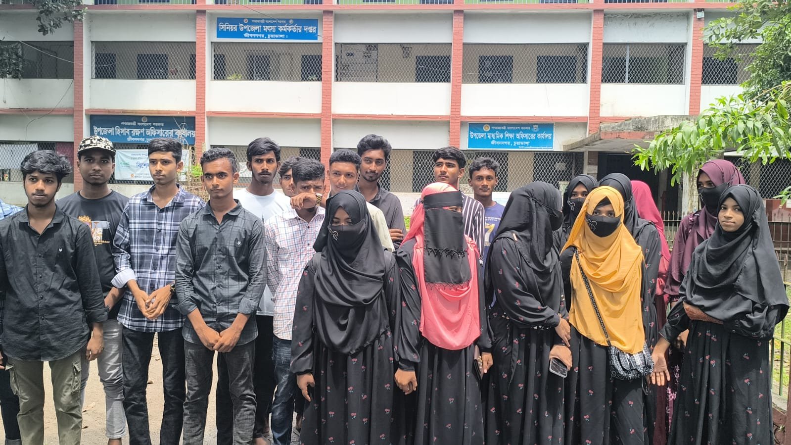 চুয়াডাঙ্গায় এক বিদ্যালয়ে ব্যবহারিকে একই বিষয়ে সবাই ফেল