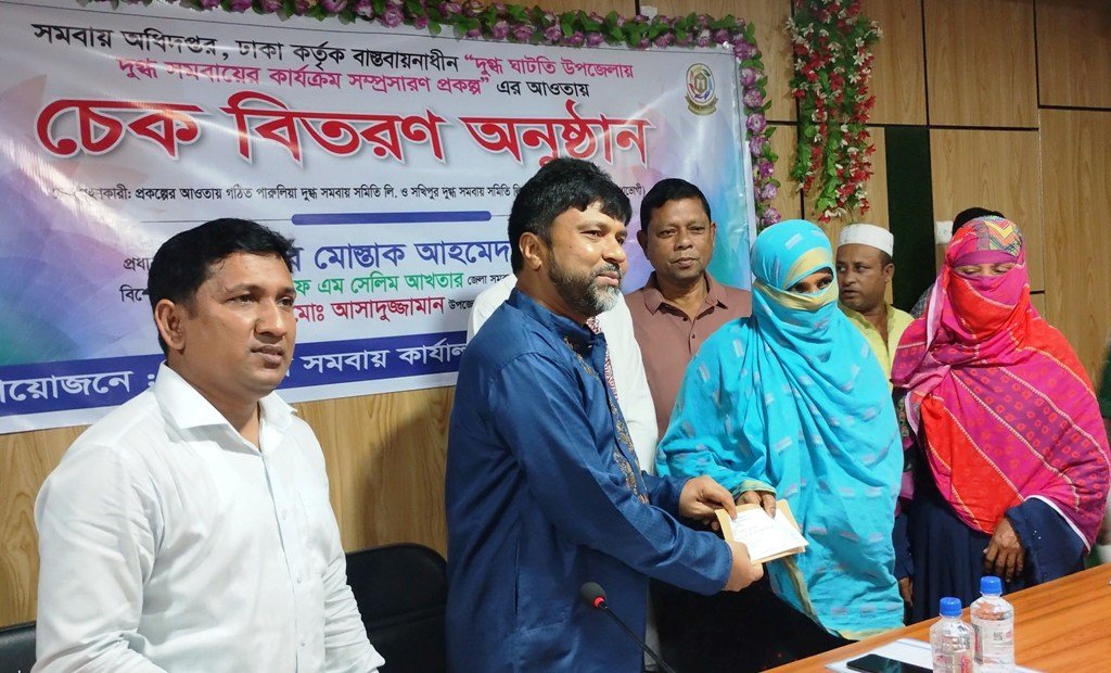 নিজের ভাগ্য পরিবর্তনে নিজেকে কাজ করতে হবে: সাতক্ষীরার ডিসি মোস্তাক আহমেদ
