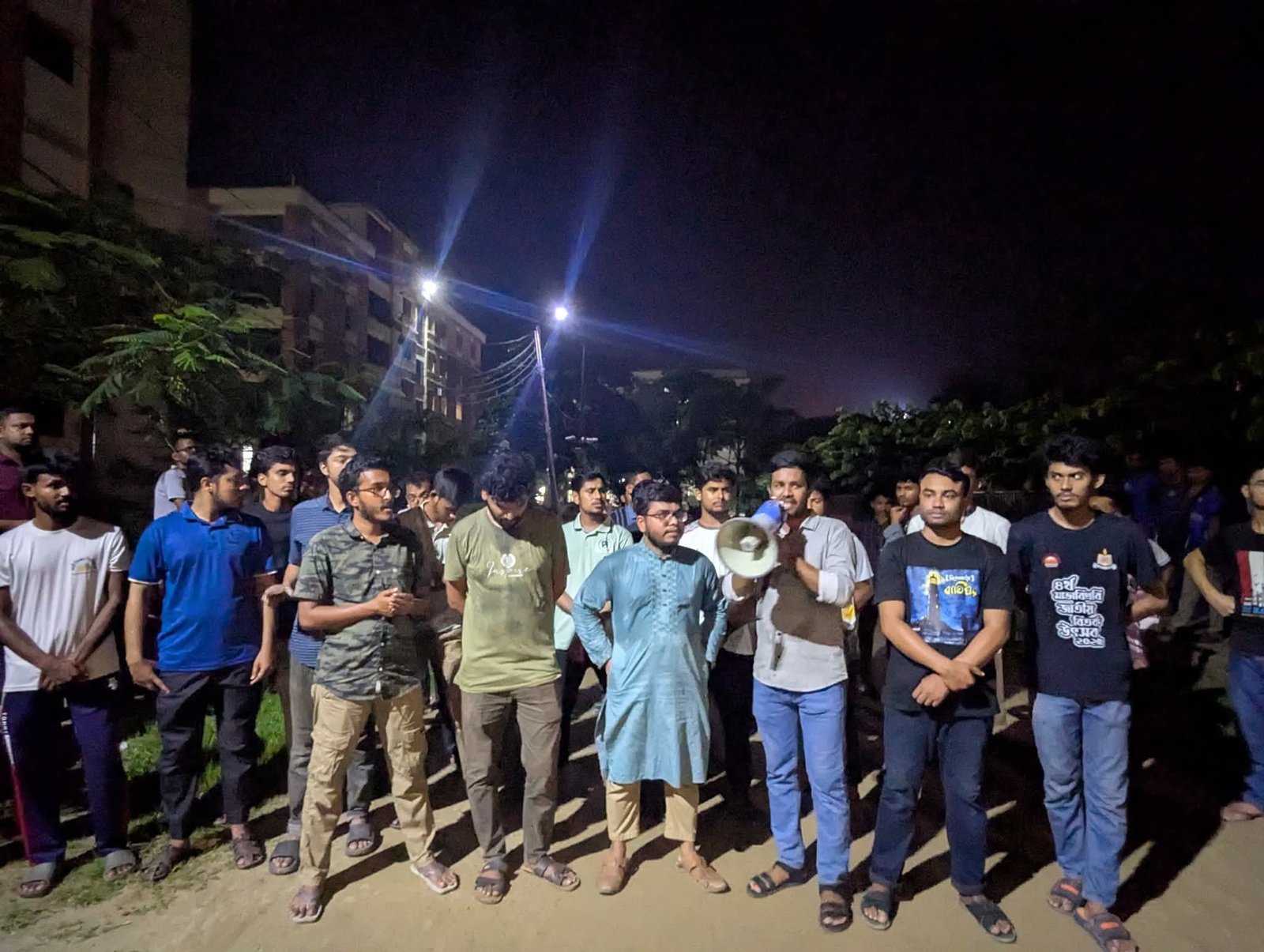 মিটফোর্ডে হত্যাকাণ্ডের ঘটনায় শিক্ষার্থীদের ক্ষোভ: নজরুল বিশ্ববিদ্যালয়ে বিক্ষোভ মিছিল