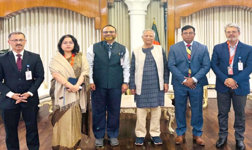 ঢাবি উপাচার্যের সঙ্গে প্রধান উপদেষ্টার বৈঠক, শিক্ষাব্যবস্থা ও উন্নয়ন প্রকল্প নিয়ে আলোচনা
