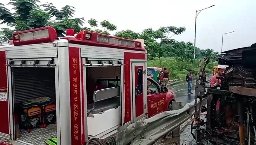 শ্রীনগরে পৃথক দুর্ঘটনায় আহত ৮ ঢাকা-মাওয়া এক্সপ্রেসওয়েতে