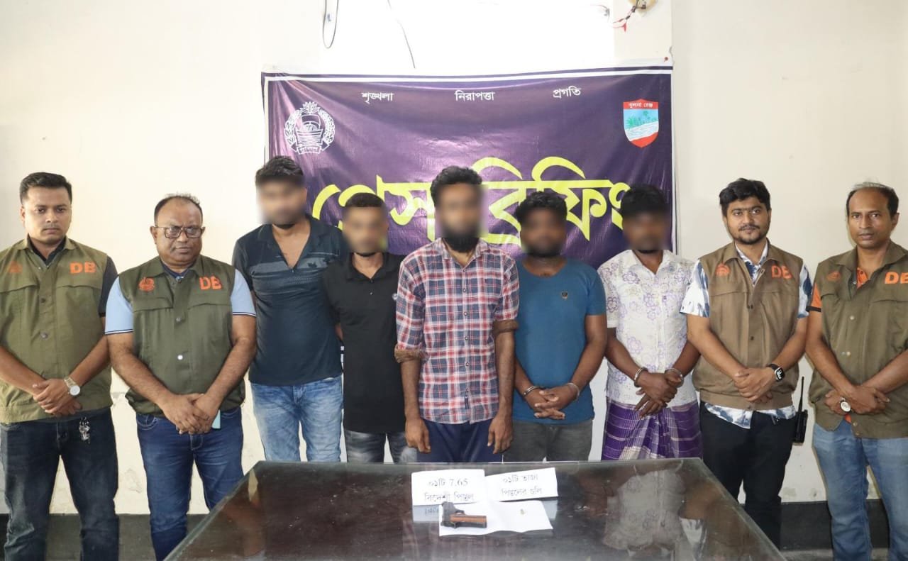 অভয়নগরে চাঞ্চল্যকর তরিকুল হত্যা মামলার মূল আসামিসহ পিস্তল ও গুলি উদ্ধার