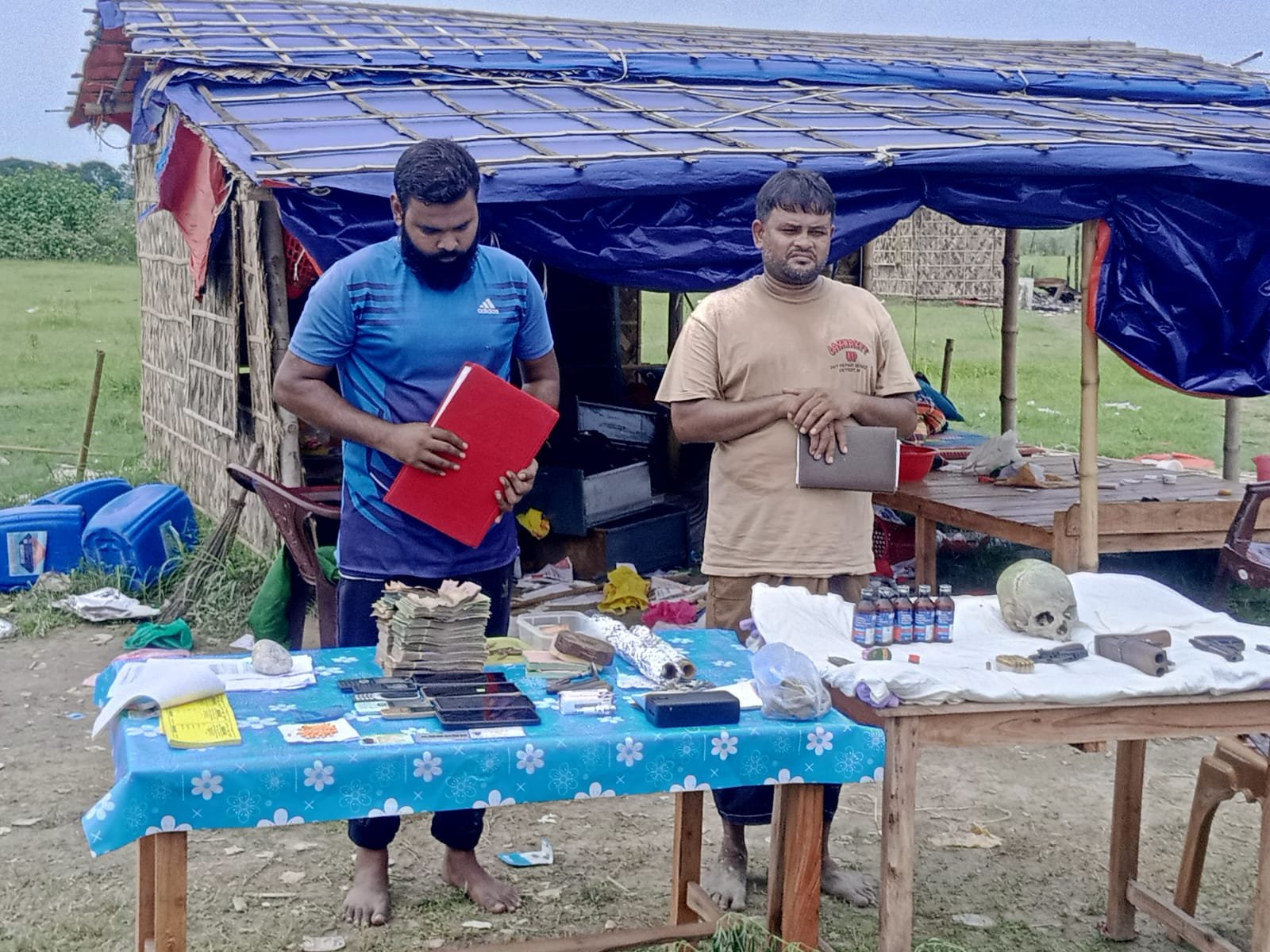 পদ্মার সেই কাকন বাহিনীর আস্তানায় সেনাবাহিনীর অভিযানে অস্ত্রসহ আটক ৩