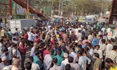 শিক্ষাব্যবস্থার অব্যবস্থাপনার প্রতিবাদে রাস্তায় সিলেটের শিক্ষার্থীরা