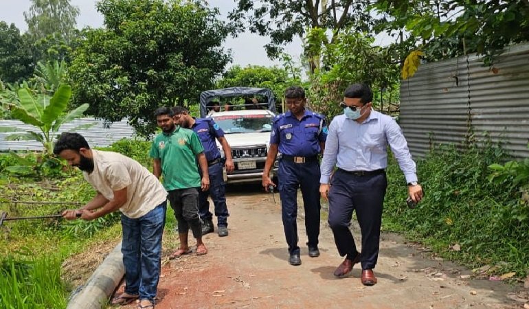 অবৈধভাবে বালু উত্তোলন ও ভরাটের দায়ে ড্রেজার বিকল বিপুল পরিমাণ পাইপ ধ্বংস ও অর্থদন্ড