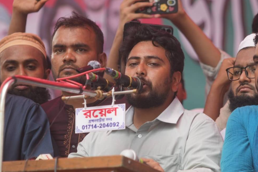 “সংবিধান ও সরকার ব্যবস্থা বদলাতে হবে, এক বছরেও জনগণ অধিকার ফিরে পায়নি” — নাহিদ ইসলাম