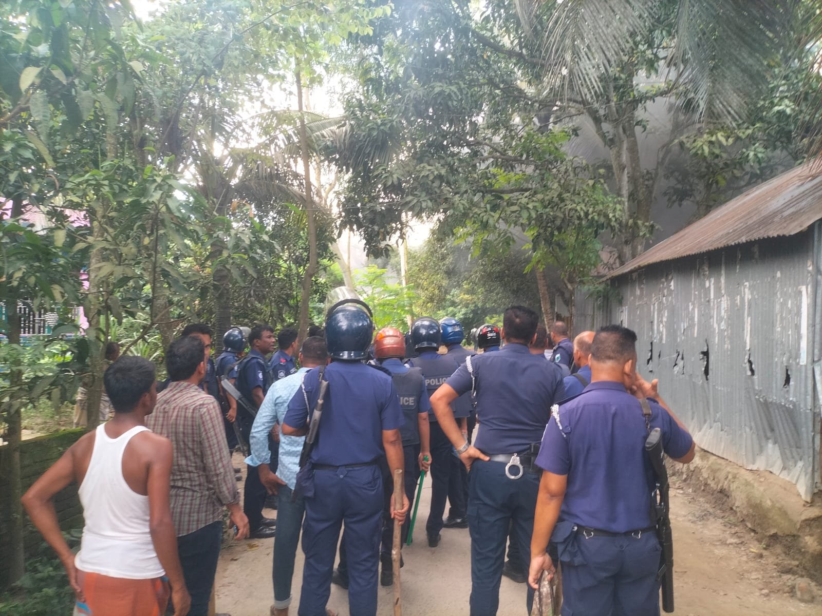 পাবনায় মসজিদ নিয়ে সংঘর্ষ-অগ্নিসংযোগ: ১৪৪ ধারা জারি; পৃথক দু’টি মামলা দায়ের
