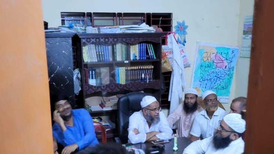 টাঙ্গাইলে মাদরাসা শিক্ষকের হাতে ছাত্র বলাৎকার : মোটা অঙ্কের টাকায় আপোষের অভিযোগ