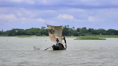 মুন্সিগঞ্জের মেঘনায় জলদস্যুদের মধ্যে সংঘর্ষ, নিহত ১