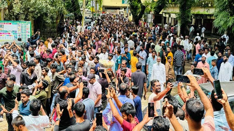 মিরসরাইয়ে বিএনপি-যুবদলের ৫ শীর্ষ নেতা বহিষ্কার: প্রতিবাদে উত্তাল রাজপথ