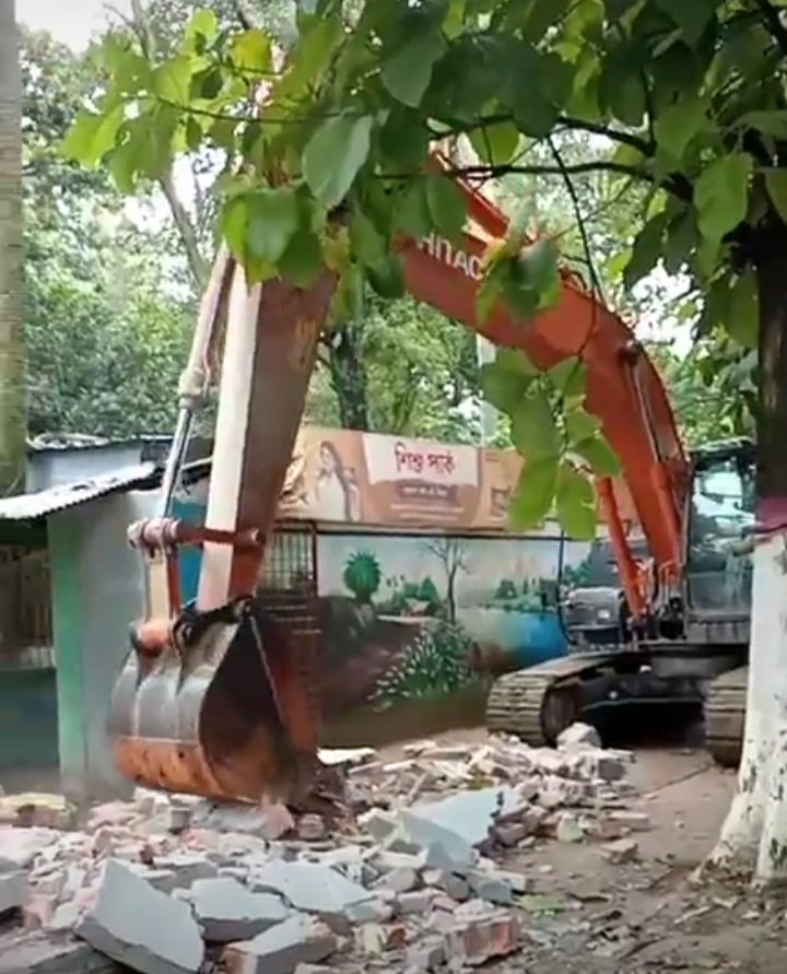 গুড়িয়ে দেয়া হলো আ'লীগ নেতার অবৈধ মিনি চিড়িয়াখানা
