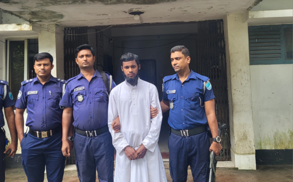 অবশেষে মাদ্রাসা ছাত্রকে ধর্ষণ মামলায় অভিযুক্ত শিক্ষক ওয়ালী উল্লাহ গ্রেফতার