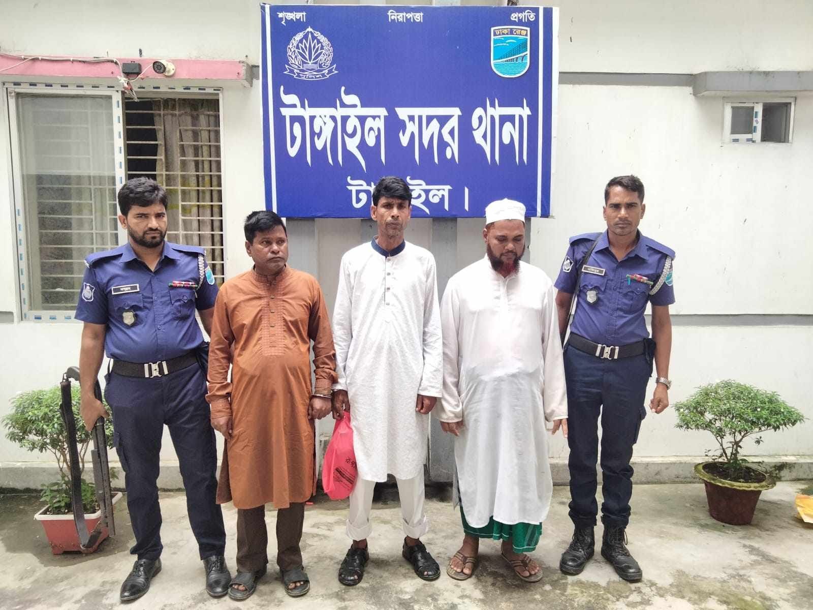 টাঙ্গাইলে চিঠি দিয়ে চাঁদা দাবি, বিএনপি'র ৩ নেতাসহ গ্রেপ্তার ৫
