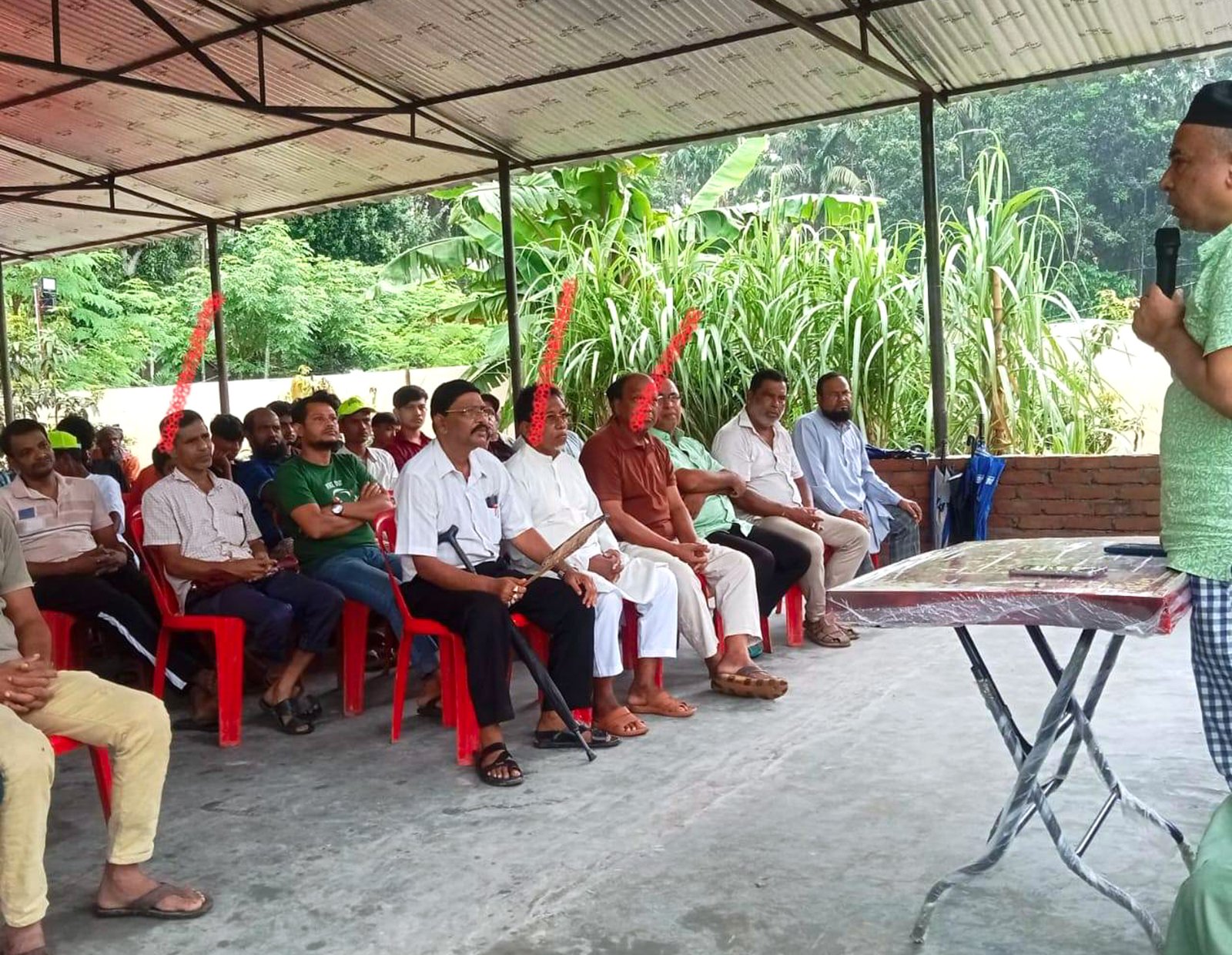 প্রতিবেশীদের সাথে কৃষিবিদ তুহিনের মতবিনিময় সভায় আ.লীগ নেতাদের উপস্থিতি: সমালোচনার ঝড়