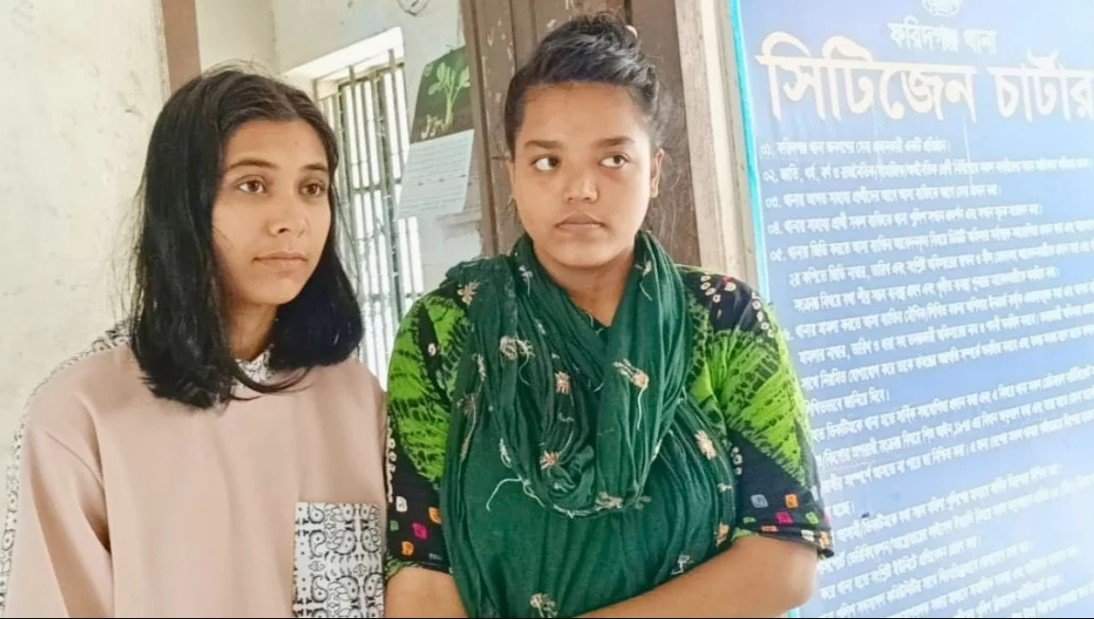 সমকামী প্রেমের টানে মুসলিম প্রেমিকার বাড়িতে হাজির হিন্দু তরুণী