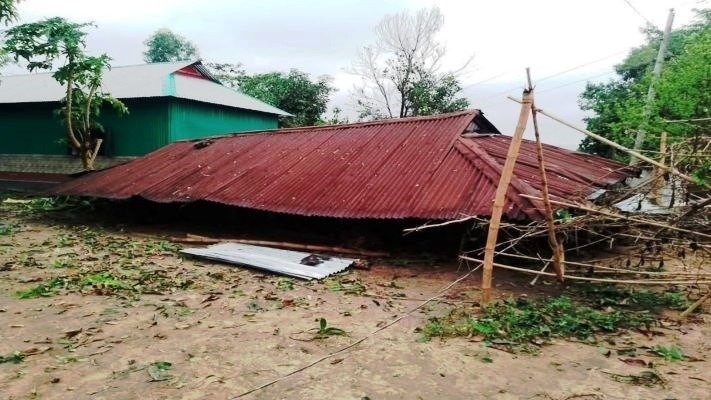 নেত্রকোণায় এক রাতের ঝড়ে ফসল-ঘরবাড়ি লন্ডভন্ড