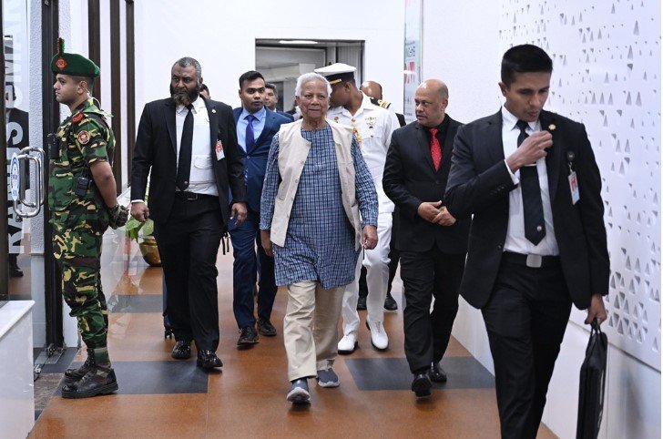 প্রধান উপদেষ্টা দেশে ফিরেছেন
