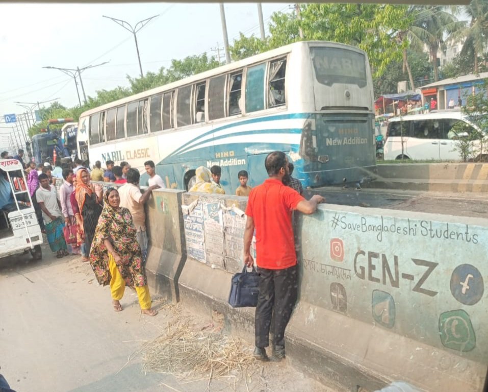 সাভারে পৃথক সড়ক দুর্ঘটনায় ৩ জন নিহত