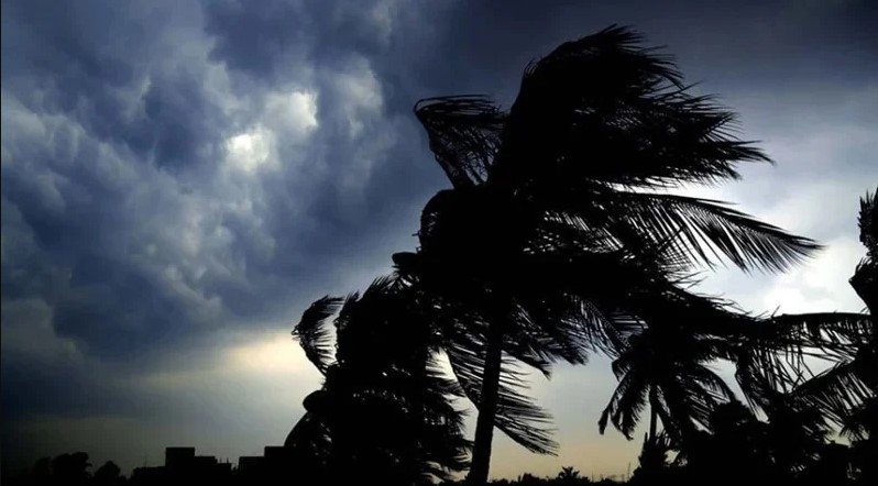সন্ধ্যার মধ্যে ৬০ কি.মি. বেগে ঝড় হতে পারে যেসব জায়গায়