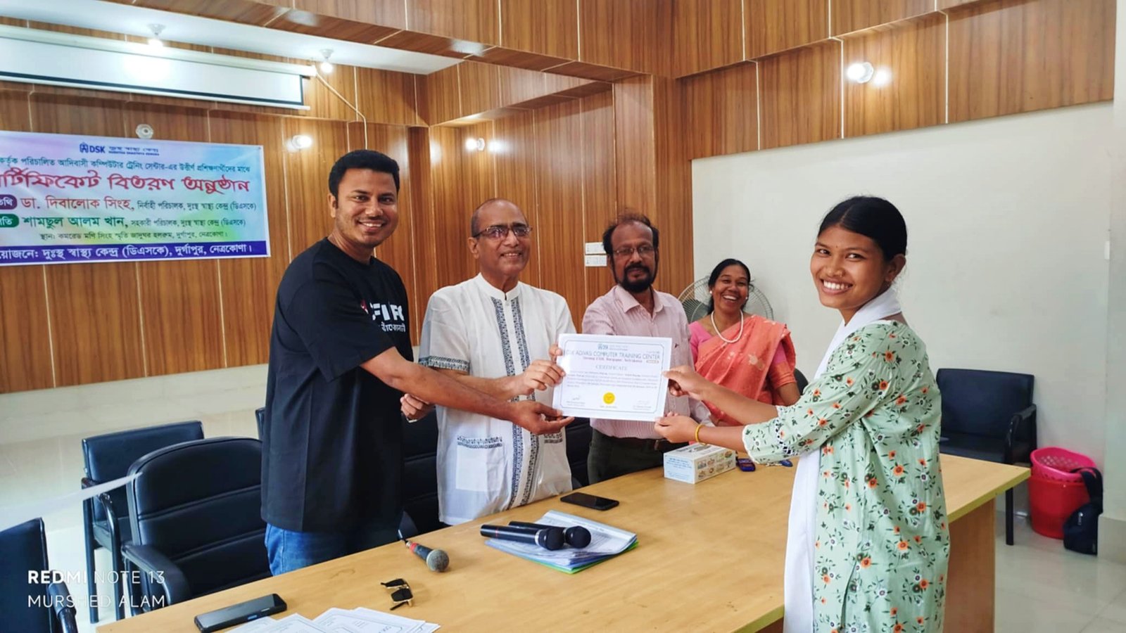 ডিএসকে আদিবাসী কম্পিউটার ট্রেনিং সেন্টারের প্রশিক্ষণার্থীদের মাঝে সনদ বিতরণ