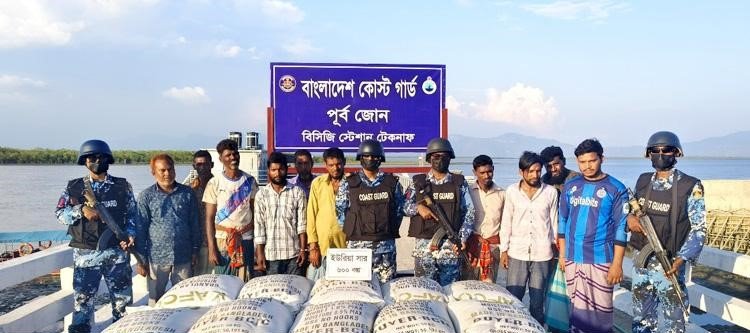 ছেঁড়া দ্বীপের কাছে বঙ্গোপসাগরে ইউরিয়া সার জব্দ, পাচারচেষ্টায় ১০ জন আটক