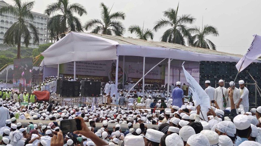 সোহরাওয়ার্দী উদ্যানে হেফাজতের মহাসমাবেশে নেতাকর্মীদের ঢল