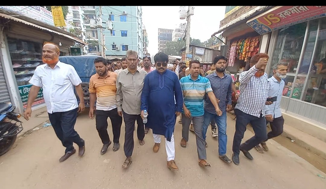 আশুলিয়ায় কাঁচা বাজারে চাঁদাবাজি বন্ধসহ হয়রানি মূলক মামলার প্রতিবাদে বিক্ষোভ