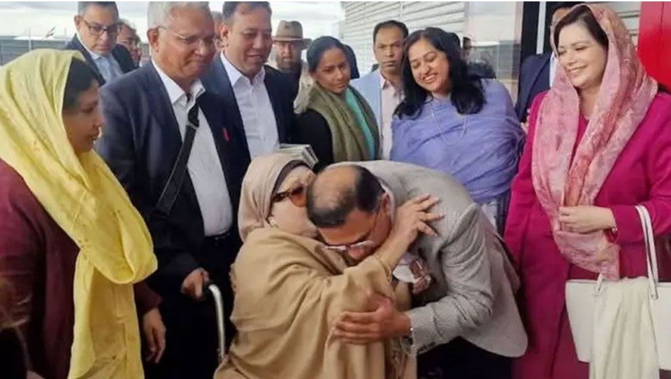 বিদায়ক্ষণে ছেলের সঙ্গে কী কথা হলো খালেদা জিয়ার