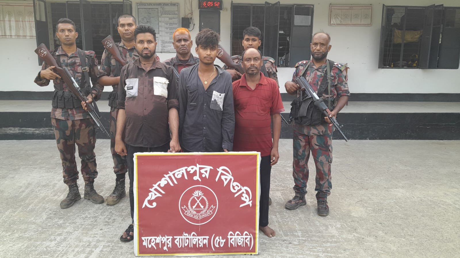 মহেশপুর সীমান্তে নারী শিশুসহ আটক ৫৯