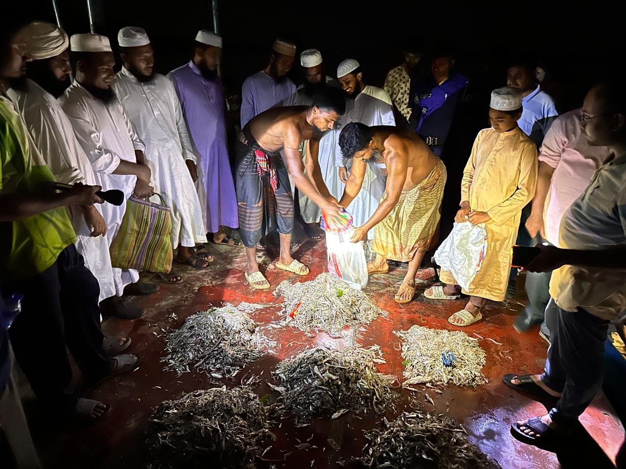 রাজাপুরে বিষখালী নদীতে অবৈধ মাটি কাটা ও মাছের পোনা নিধন: মোবাইল কোর্টে জরিমানা ও কারাদণ্ড