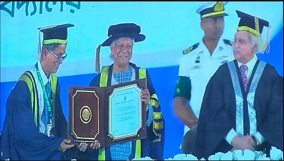 ড. ইউনূসকে ডি-লিট ডিগ্রি দিল চট্টগ্রাম বিশ্ববিদ্যালয়