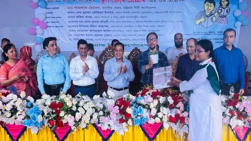 চট্টগ্রামে চালু হলো দেশের প্রথম ‘স্টুডেন্টস হেলথ কার্ড’