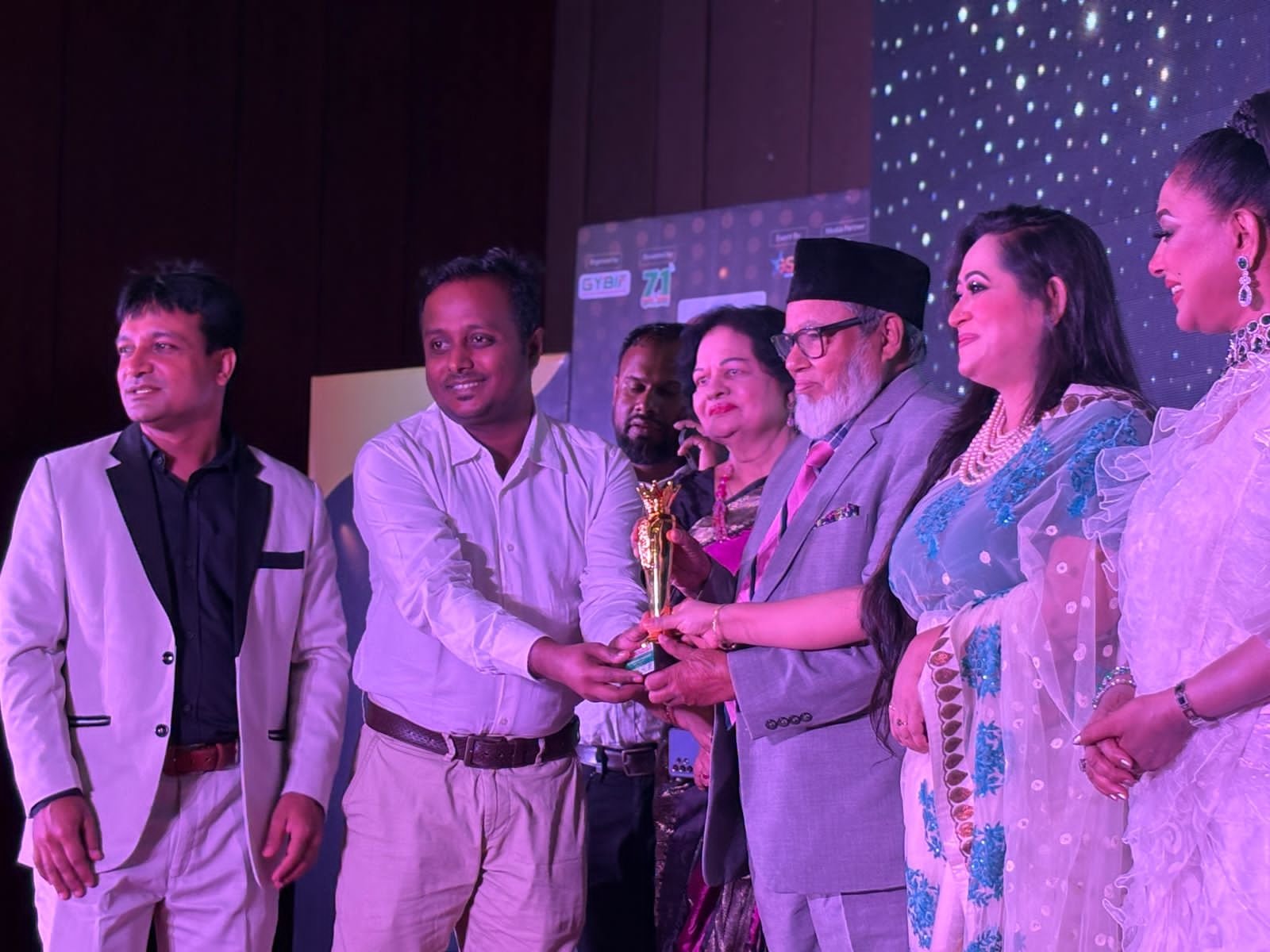 সাংবাদিকতায় গ্লোবাল এক্সিলেন্স লিডারশীপ পুরস্কার পেলেন আরেফিন শাকিল