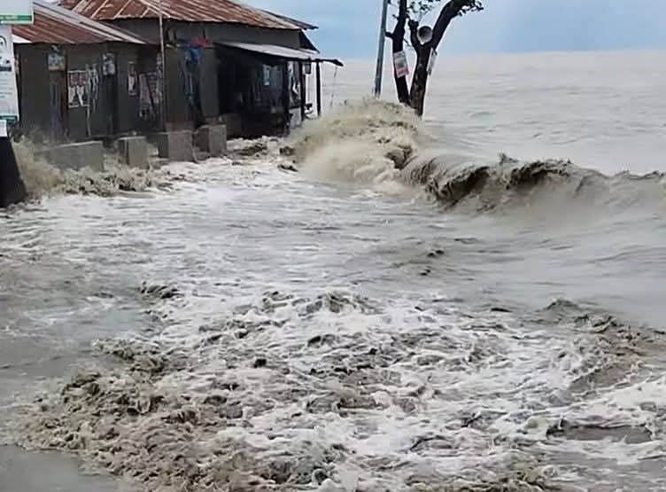 হাতিয়াতে নিম্নচাপে ১২৫টি ঘর ক্ষতিগ্রস্ত