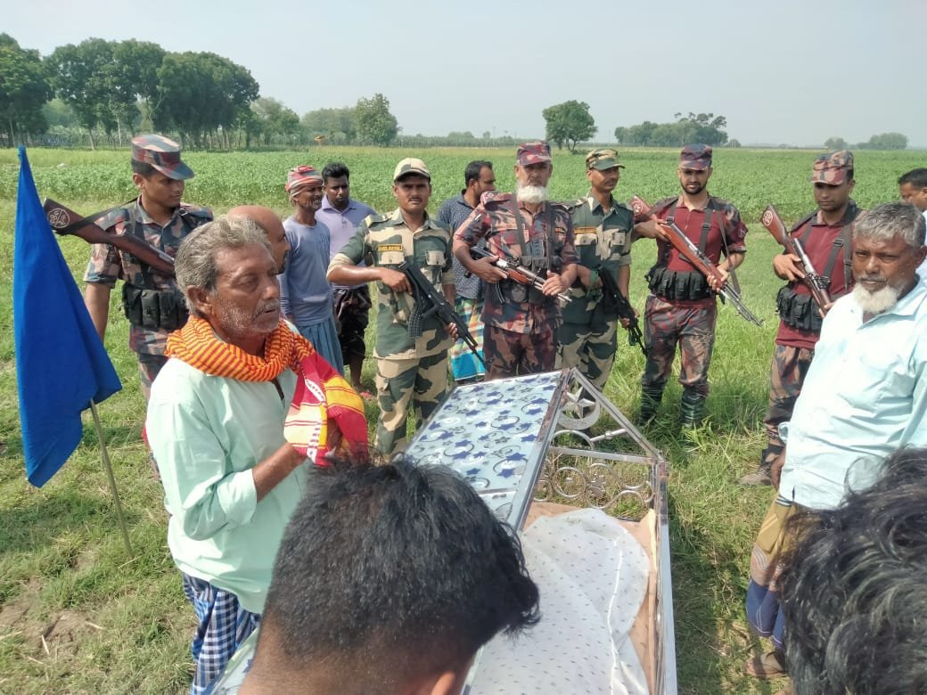 সীমান্তের শুন্যরেখায় শেষবারের মতো মৃত্যু মায়ের মুখ দেখল বাংলাদেশে বসবাসকারী দু'মেয়ে