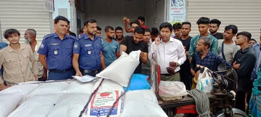 শ্যামনগরে সরকারি কর্মসূচির ২২ বস্তা চাল জব্দ