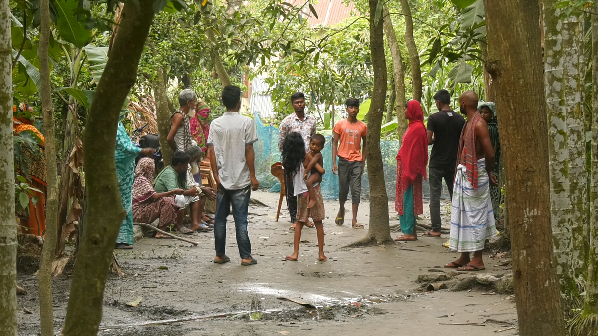 জামালপুরে ঢাকঢোল পিটিয়ে সমাজচ্যুতি: সাত পরিবার একঘরে, এলাকাজুড়ে আতঙ্ক