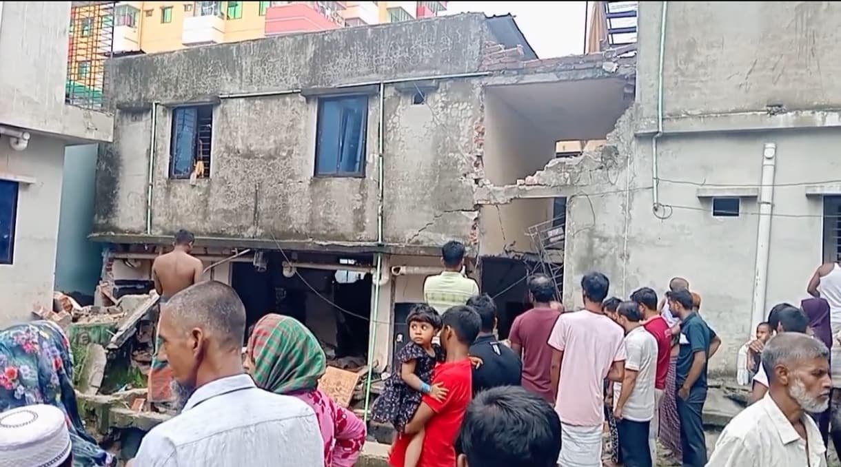 আশুলিয়ায় গ্যাস লিকেজ থেকে বিস্ফোরণ: দগ্ধ ৬
