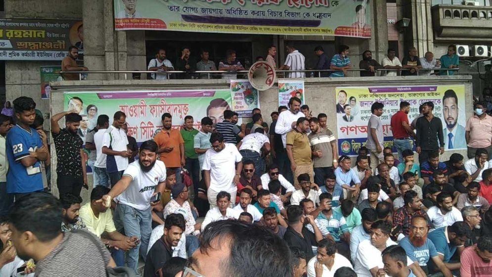দাবি আদায়ে অনড় ইশরাক, নগরভবনে সমর্থকদের অবস্থান
