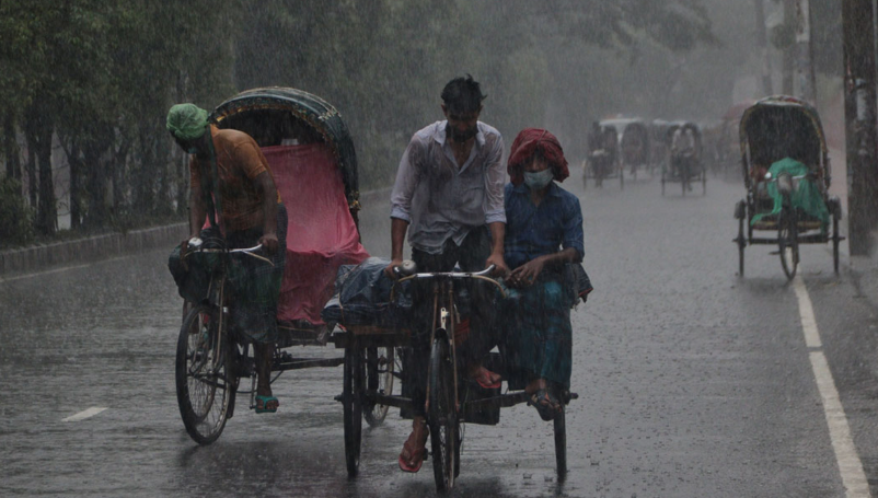আগামী পাঁচ দিনে ভারী বৃষ্টির সম্ভাবনা, তাপমাত্রা কমতে পারে