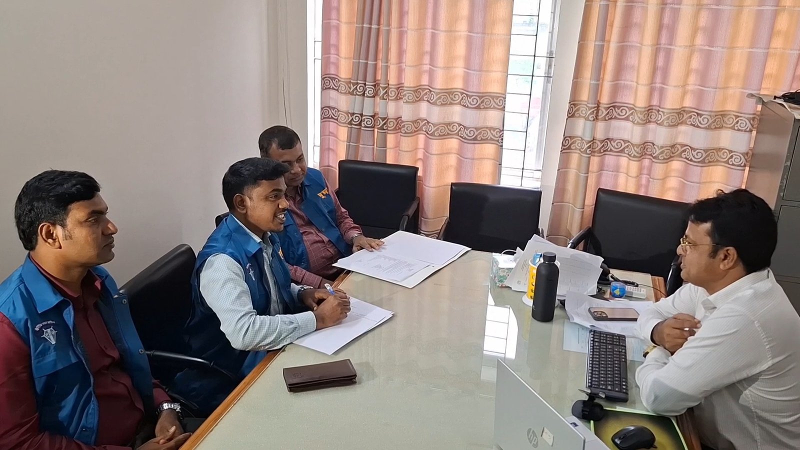 জামালপুরে নির্বাচন অফিসে দুদকের অভিযান
