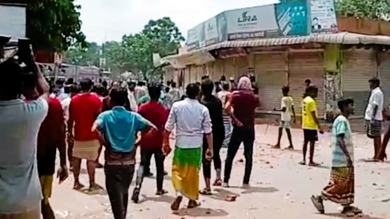 সিরাজদীখানে দুই গ্রামের সংঘর্ষে ৩০ জন আহত, ৬ জন টেঁটাবিদ্ধ