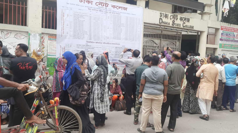 আজ থেকে শুরু এইচএসসি পরীক্ষা, কেন্দ্রে ভিড় অভিভাবকদের