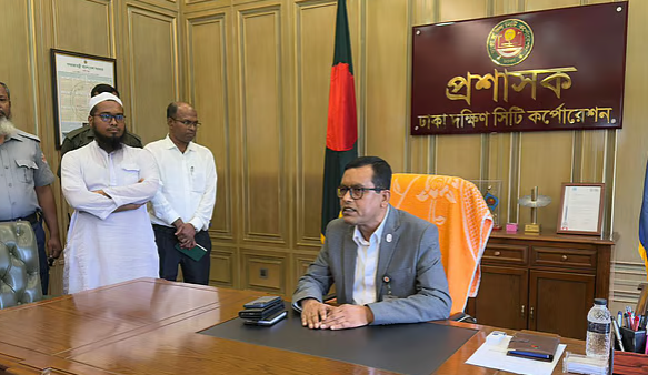 ৪৩ দিন পর নগর ভবনে ফিরলেন প্রশাসক শাহজাহান মিয়া, কার্যক্রম শুরুর ঘোষণা