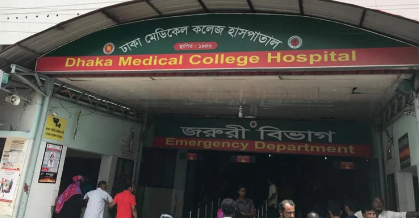 রাজধানীতে মোটরসাইকেল-মাইক্রোবাস সংঘর্ষে দুই যুবকের মৃত্যু