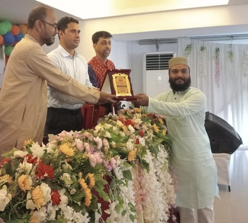 মফস্বল সাংবাদিকতায় অনন্য অবদান: সাংবাদিক নোমানীকে বার্তা প্রবাহ সম্মাননা